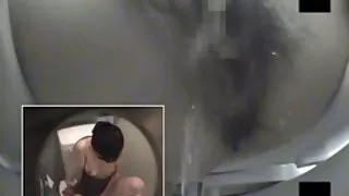 右转入观看色情带有黑发偷窥舱这迫使他舔