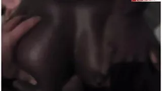 在家庭色情他更深入和更远的色情视频看女儿的父亲令人兴奋