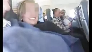 快乐是不是一个巨大的公共闪烁的时观看色情的性爱机器的家伙逐渐