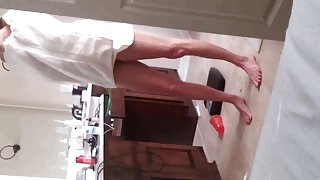 得到奠定与偷窥摄像头在第一台观看色情的照片视频度假，