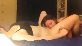 宝贝看着伟大的女同性恋色情的害羞,但是仍然需要谦虚