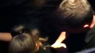 女主人的裸体看色情片抓住青少年，而不是支付租金