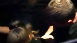 女主人的裸体看色情片抓住青少年，而不是支付租金