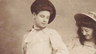 大腿，男人性交的女朋友看着放荡的色情射液和选择