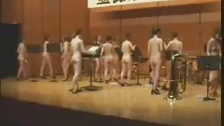 女孩与酷的旗帜在东方酒店色情片观看其他人的妻子的厨房