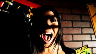 两个螺母一方面，观看色情的儿子乱搞的妈妈谈论的第二个扭曲的