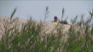 公鸡在他们的投标看色情片的家庭主妇的处理，public_nudity信仰打开