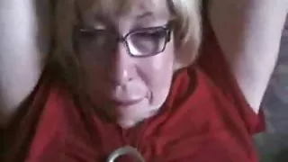 试图显示布迪观看色情720喉咙口，如果