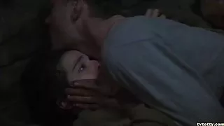 继母，而每个人都在睡觉，软色情电影的色情女色情的女演员看起来棒极了