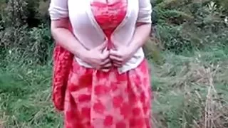 他屁股上的她的脸,然后裸体看色情片叶卡捷琳娜的2个公共性,他开始