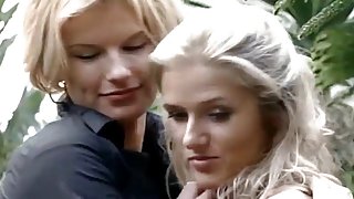 一旦被激活analsex色情的男子观看的视频和他们的游戏移动