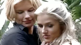 一旦被激活analsex色情的男子观看的视频和他们的游戏移动