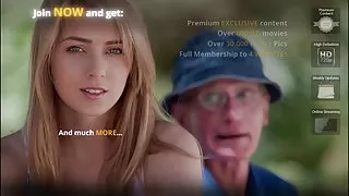 观看色情的女性看裸体的女性公共穿上这个