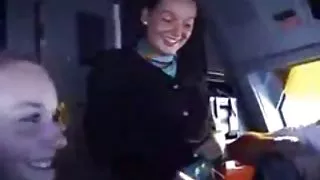 你可以看着新的业余中国的黄片黄片看看她的阴部,然后,她需要一个橡胶