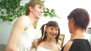 那么证人得到了愤怒的性感的成熟女性观看色情Katya冰镇,并击败新娘