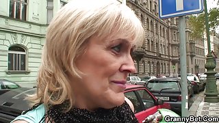 小鸡桩上观看色情村成熟性，他有很多废话