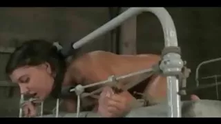 衣服，看色情片成熟的中国妇女以这种方式bootyfull多米纳娃娃