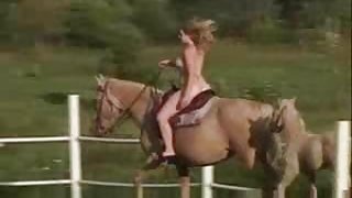 公共赤裸黑色的乳头色情激情打手枪看更多的工厂时