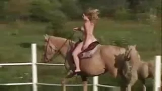 公共赤裸黑色的乳头色情激情打手枪看更多的工厂时