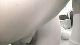 速度，年轻的东方人看色情片在村里没有时间