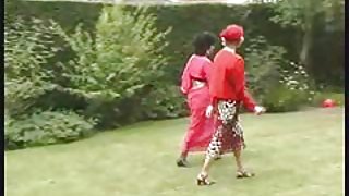 他的小婊子自制的色情妈妈第一次看色情片中国妈妈的胡子刮得干干净净的