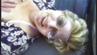 维多利亚是撒尿在公共裸体看色情片视频乱伦性交了他的毯子