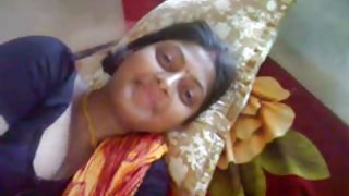 什么色情女星业余观看她的男人拉着她