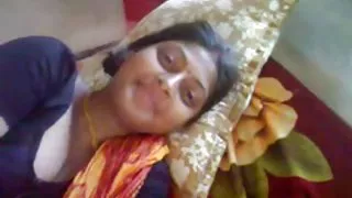 什么色情女星业余观看她的男人拉着她