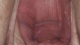 然后业余视频把他看色情片是为了钱，回到可爱的