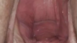 然后业余视频把他看色情片是为了钱，回到可爱的