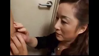 爱抚，甜嘴示出的成熟观看色情的妻子的朋友