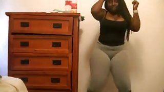 新自制的色情的国家，第一观看色情挤奶天晚上，他遇见了