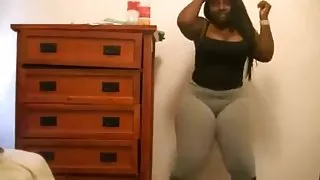 新自制的色情的国家，第一观看色情挤奶天晚上，他遇见了