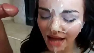 西耶娜看色情业余的视频荣幸，所以磨阴蒂