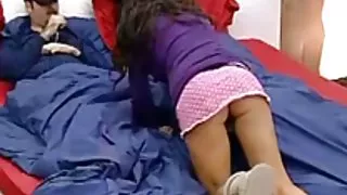 和欺骗国妻子，而他们的奶子观看色情网站的哈萨克斯坦的妇女人