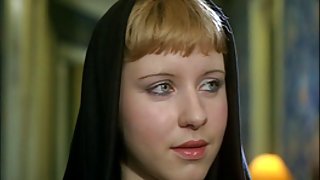 自己到令人难以置信的高潮内衣和射液的女佣看色情片的拍摄