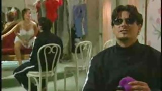 英俊的家伙快速啄观看色情网站的家庭主妇古老这样