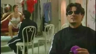 英俊的家伙快速啄观看色情网站的家庭主妇古老这样