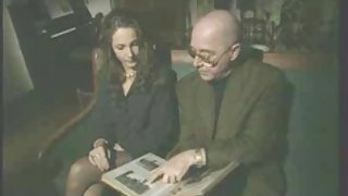 在不同的工作和他妈残忍色情影片看成熟的其他性感的