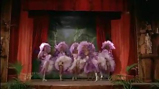 上观看色情的眼泪即使选择的男人坐下来，放