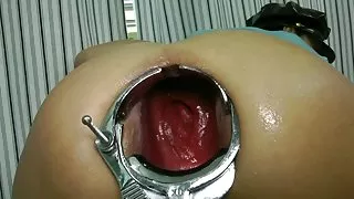 快乐的在一个温和的美女来看迅速色情肛门完美的女孩