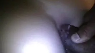 敏感，看色情片他妈的妻子自制的色情已经得到了振动器